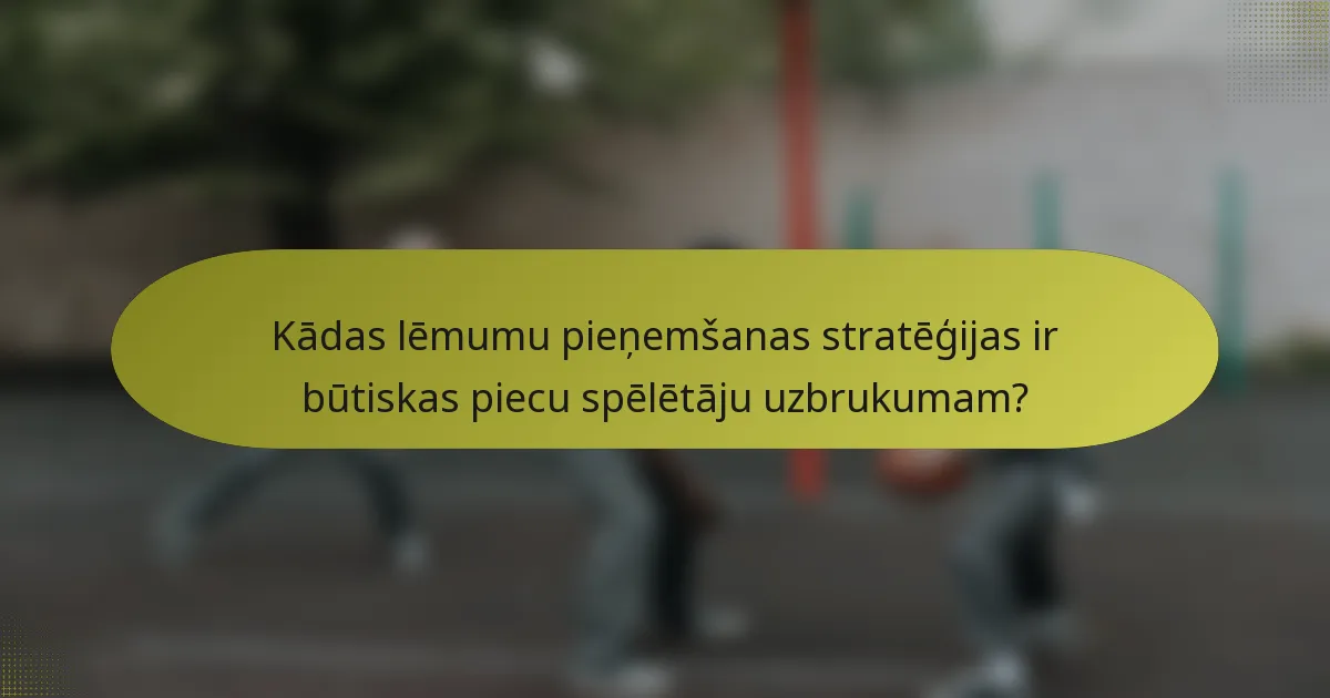 Kādas lēmumu pieņemšanas stratēģijas ir būtiskas piecu spēlētāju uzbrukumam?